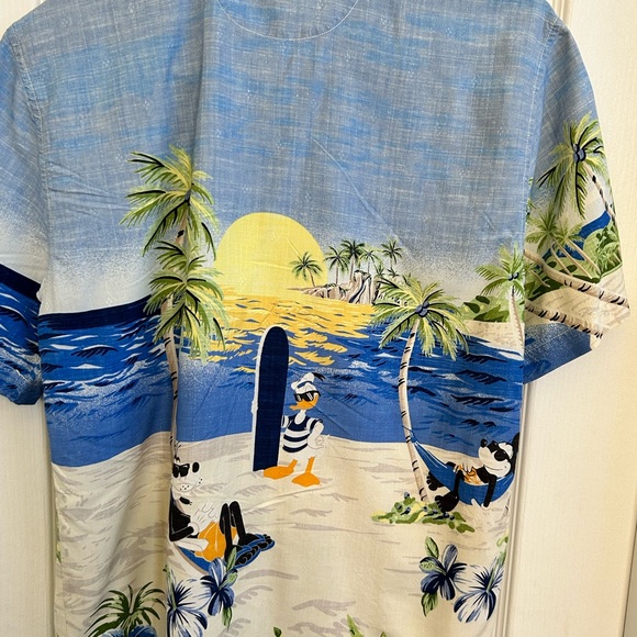 Limited edition Disney Tommy Bahama - Picture 2 of 3